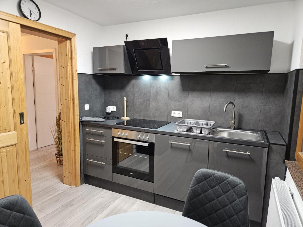 Apartment Am See, Ferienhaus, 7 Schlafzimmer, Waschmaschine, Businesswohnung *